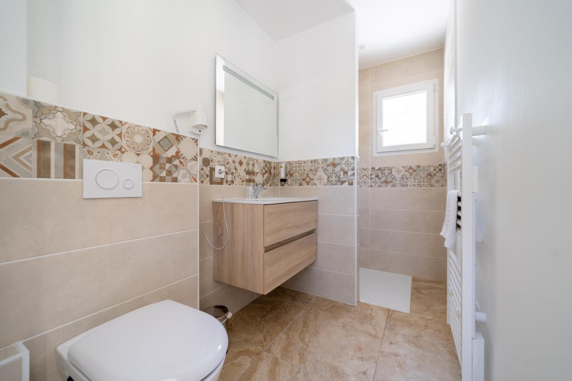 Logis Hotel Le Chene Vert Bollène Екстериор снимка