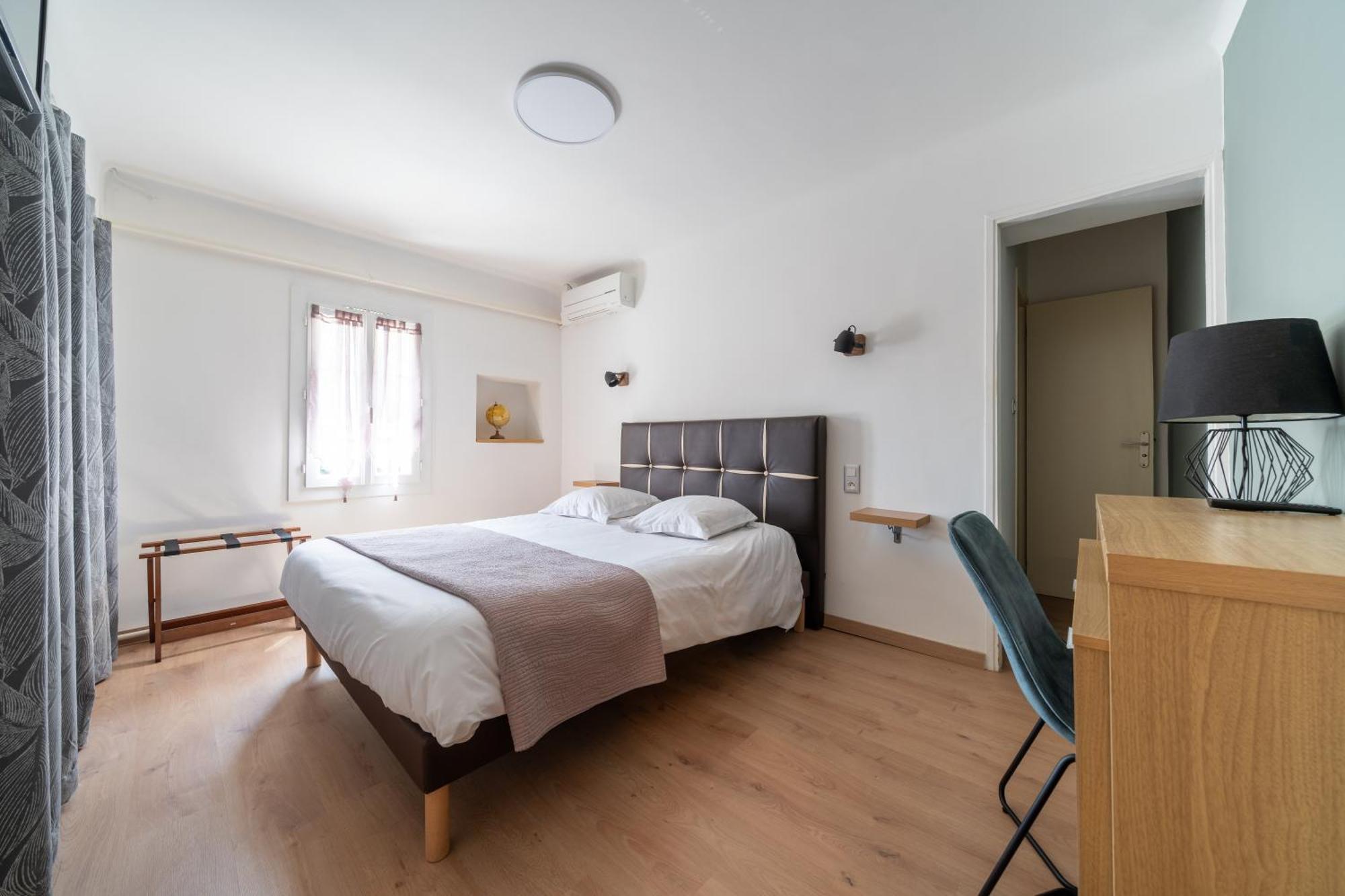 Logis Hotel Le Chene Vert Bollène Екстериор снимка