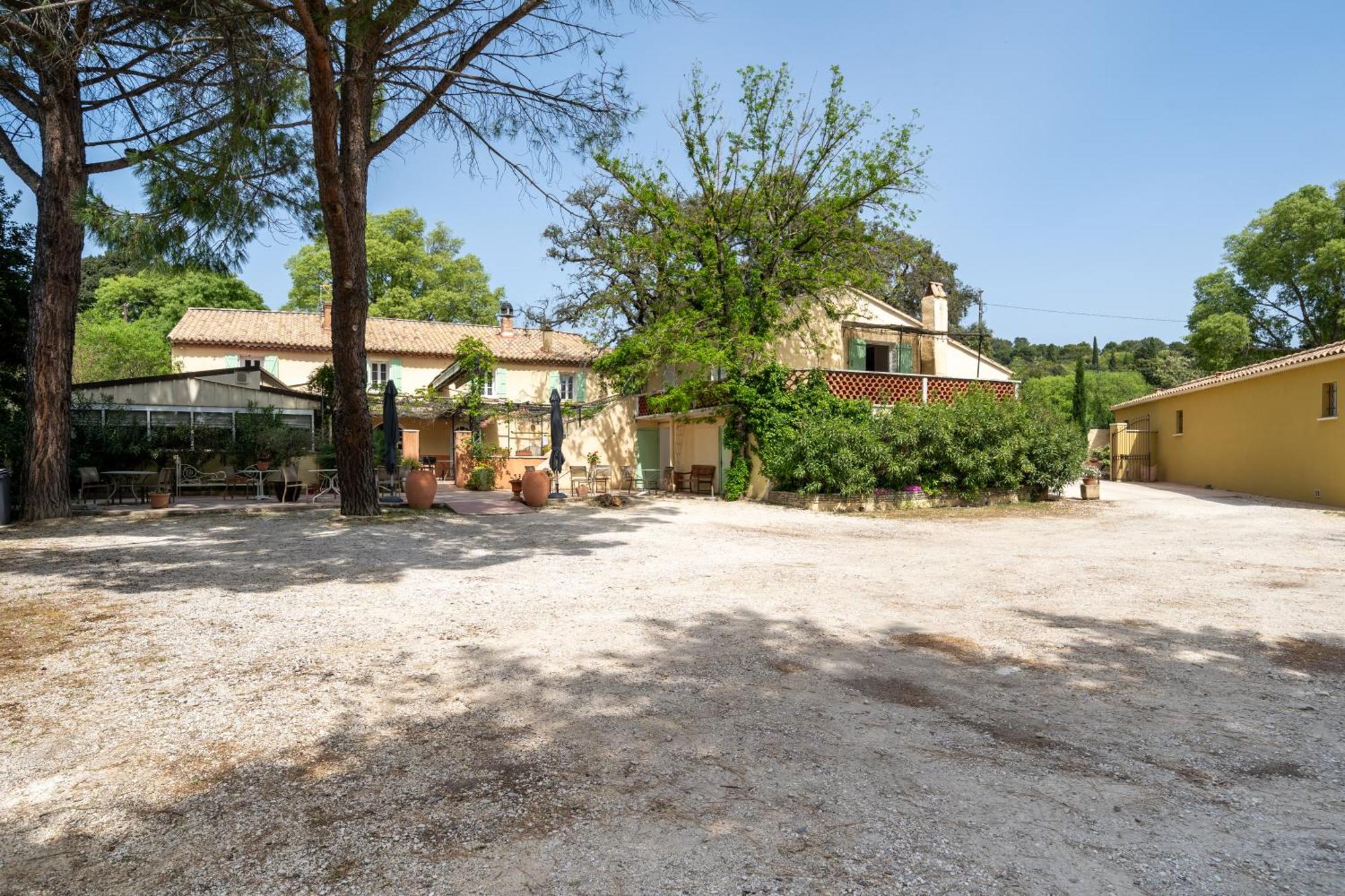 Logis Hotel Le Chene Vert Bollène Екстериор снимка