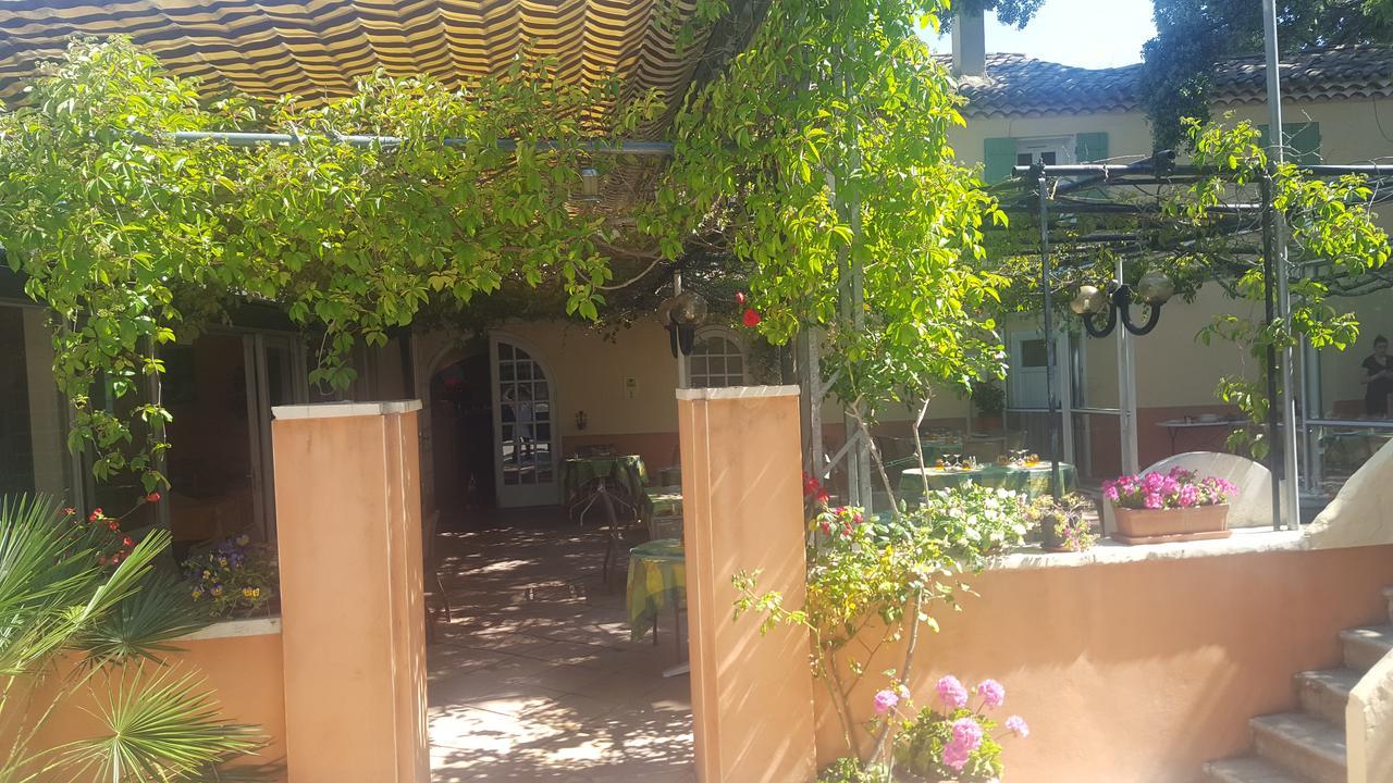 Logis Hotel Le Chene Vert Bollène Екстериор снимка