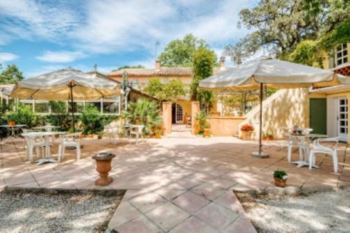 Logis Hotel Le Chene Vert Bollène Екстериор снимка